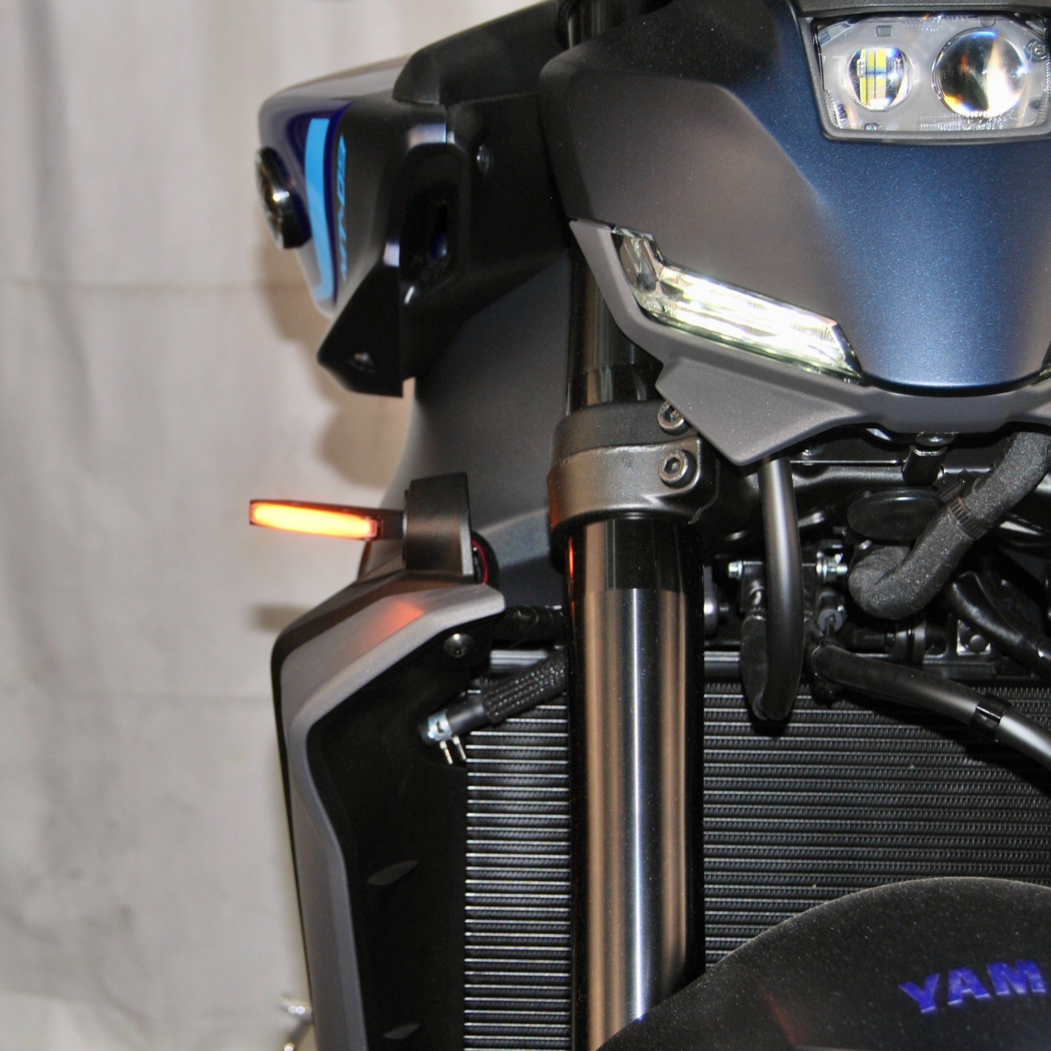 Yamaha MT-09 Front Turn Signals (2024-Present) Instructions